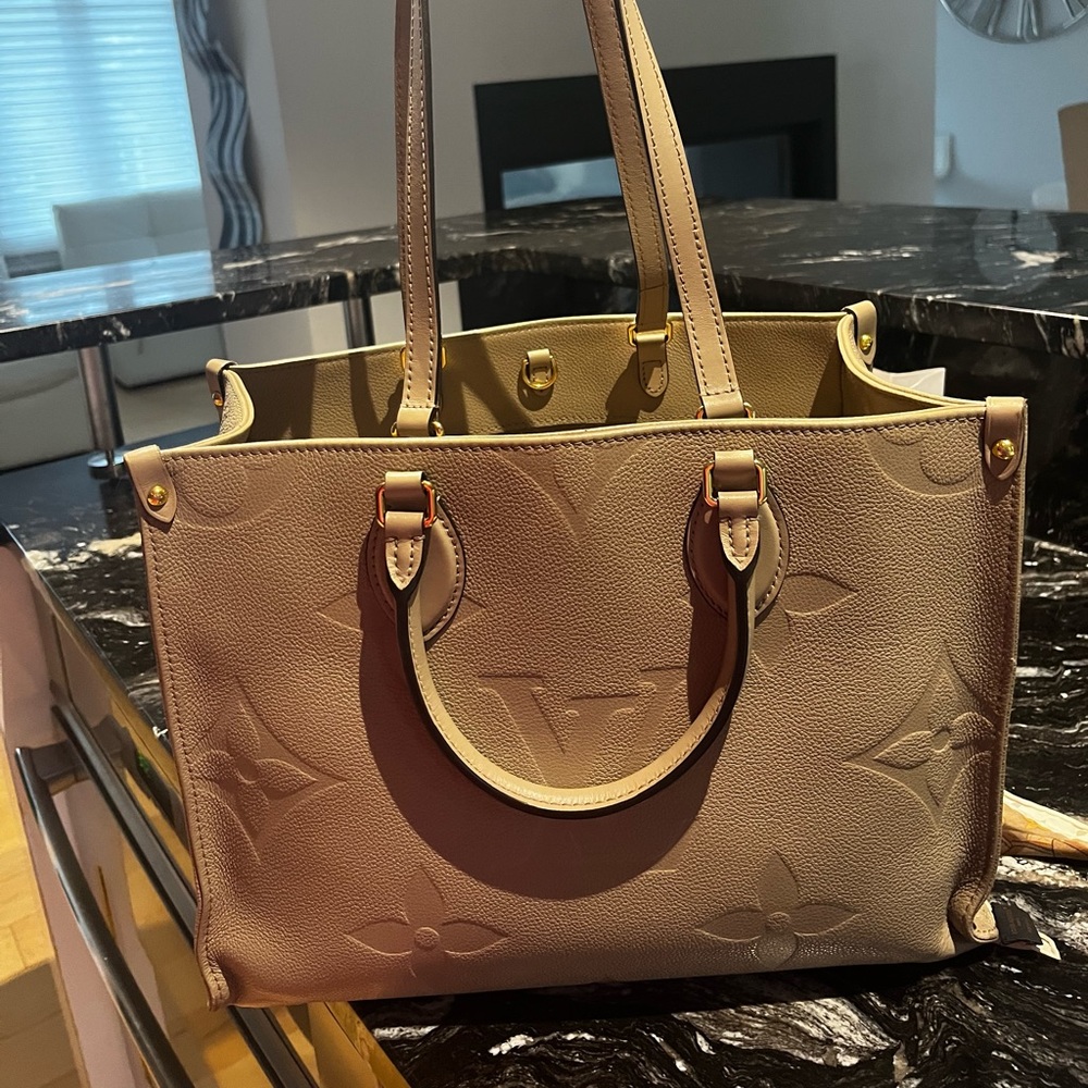 Onthego MM Luis Vuitton bag